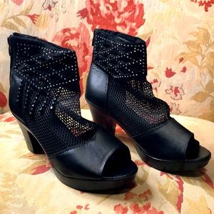 Booties NWOT rhinestone/bead — 3/$25 SALE item!